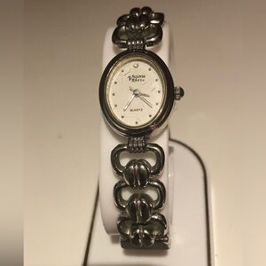 3/$40 Victoria Rhein silver tone watch